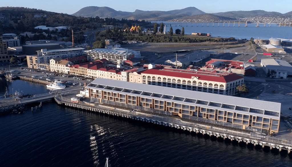 Macq 01 Hotel Χόμπαρτ Εξωτερικό φωτογραφία Aerial view of the hotel