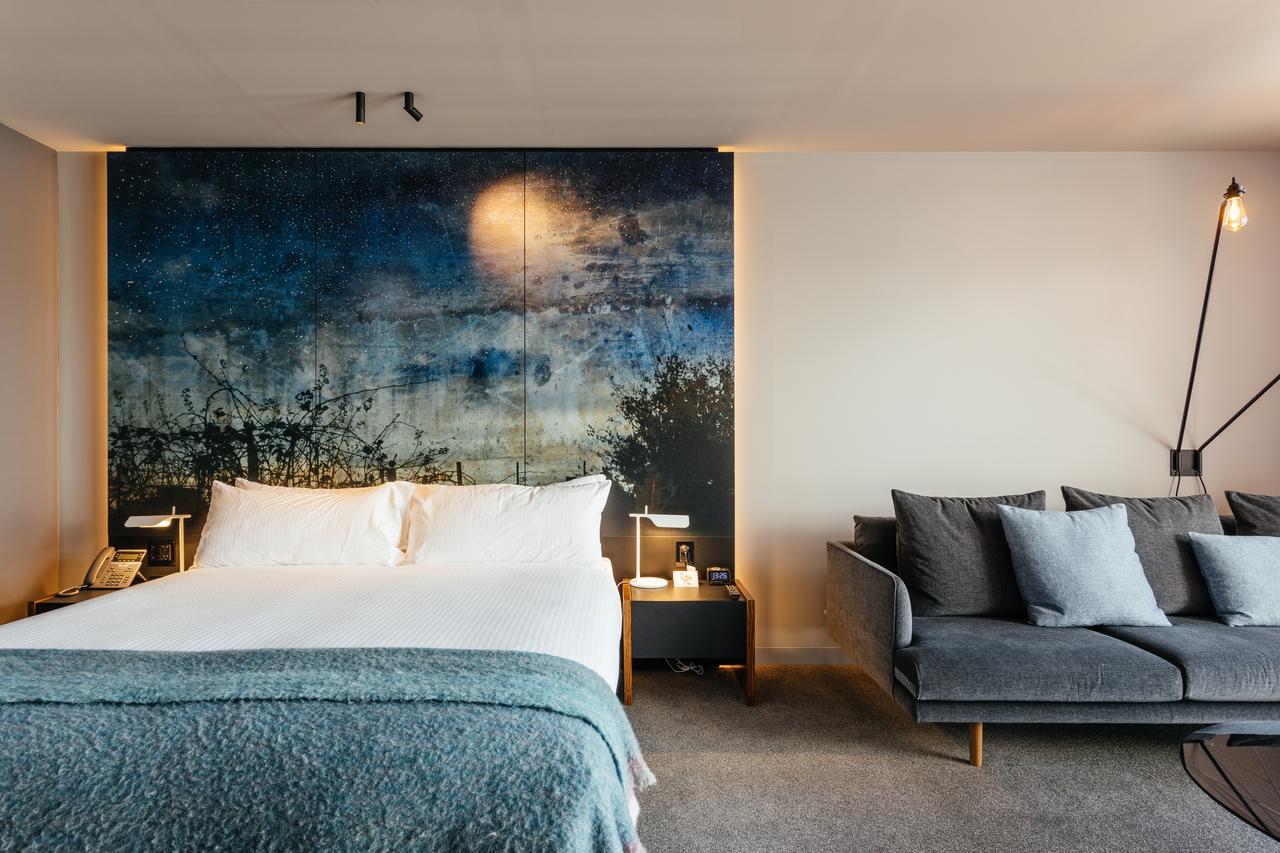 Macq 01 Hotel Χόμπαρτ Εξωτερικό φωτογραφία A bedroom at The Standard London